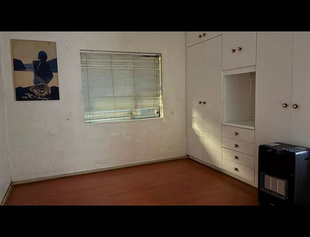 2 BEDROOM HOUSE FOR SALE IN LANSDOWNE